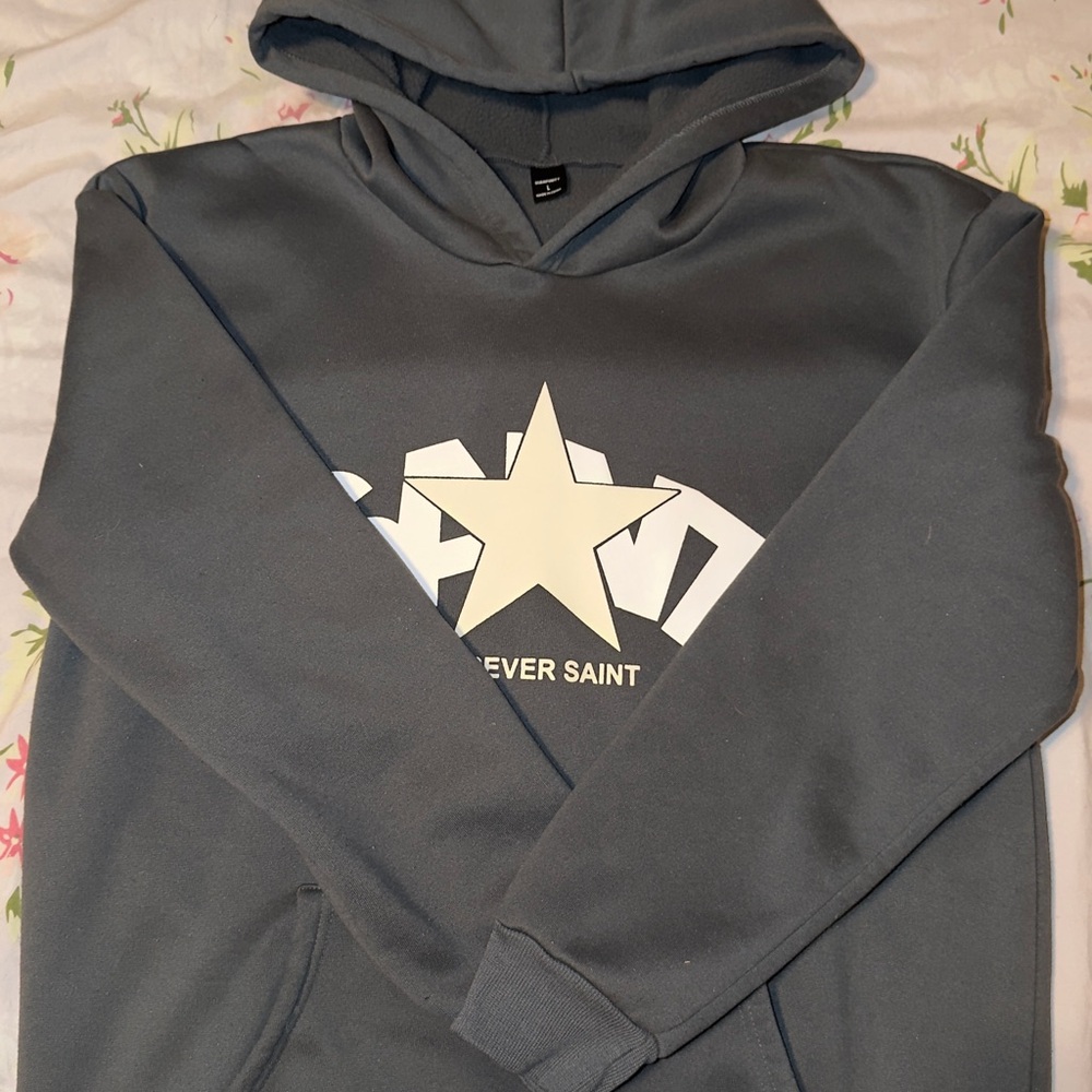 Manfinity Man’s hoodie